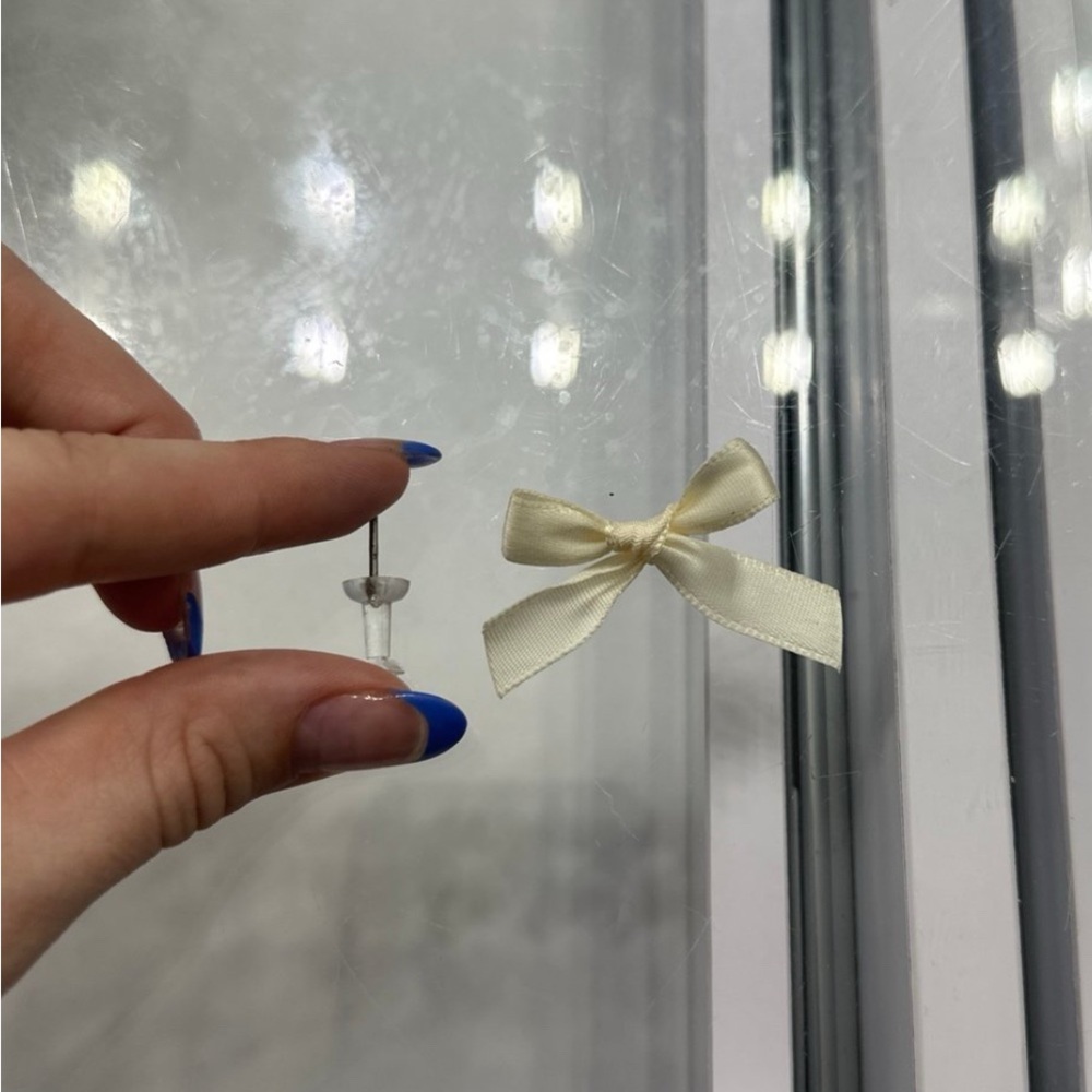 Small bow - Picture 2 of 3